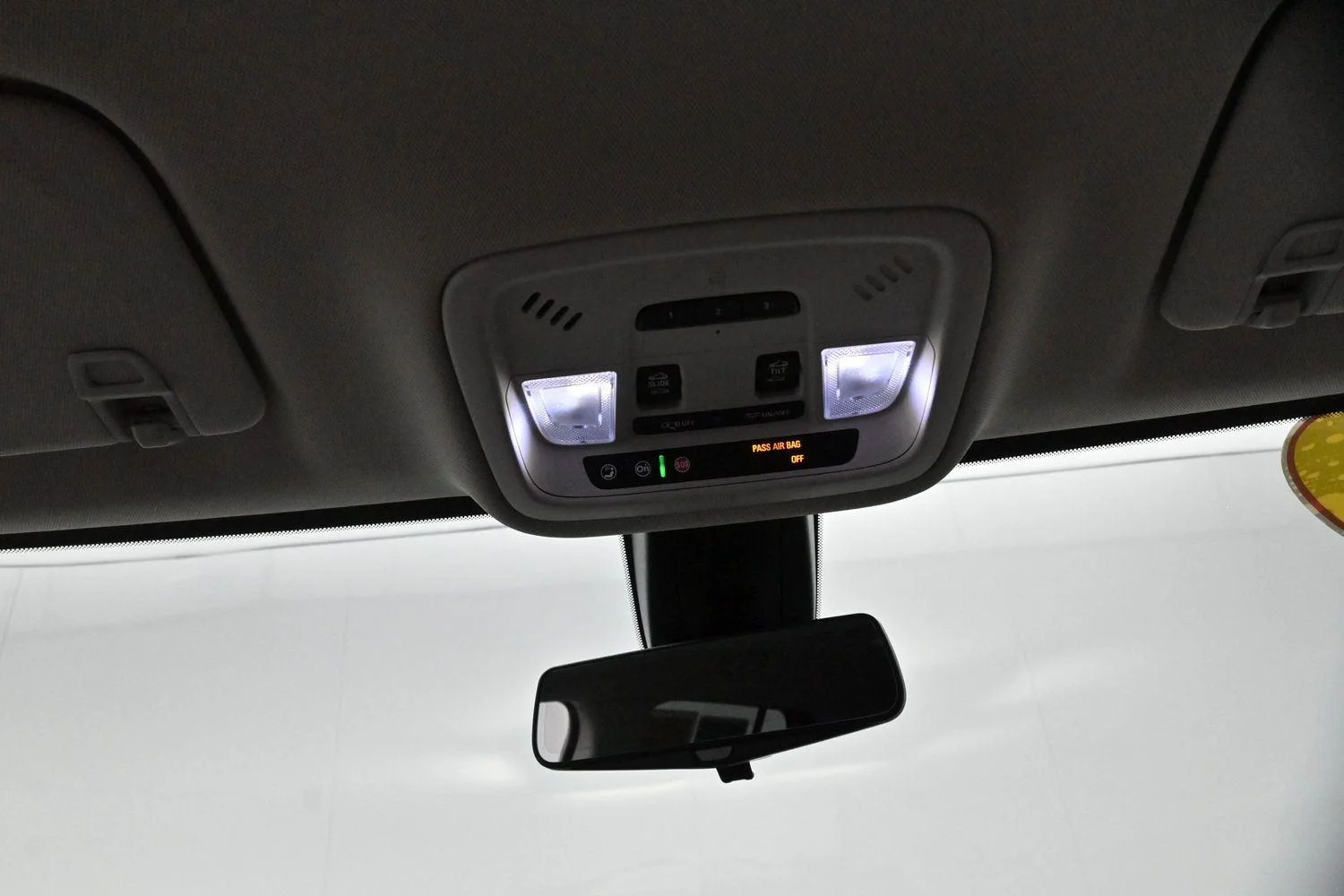 Used 2019 IRIDESCENT PEARL TRICOAT Chevrolet High Country image 31