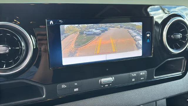 Used 2025  Mercedes-Benz NA image 33