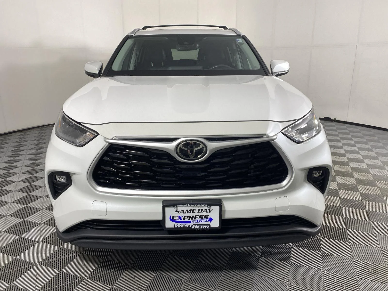 Used 2023 Wind Chill Pearl Toyota XLE image 7