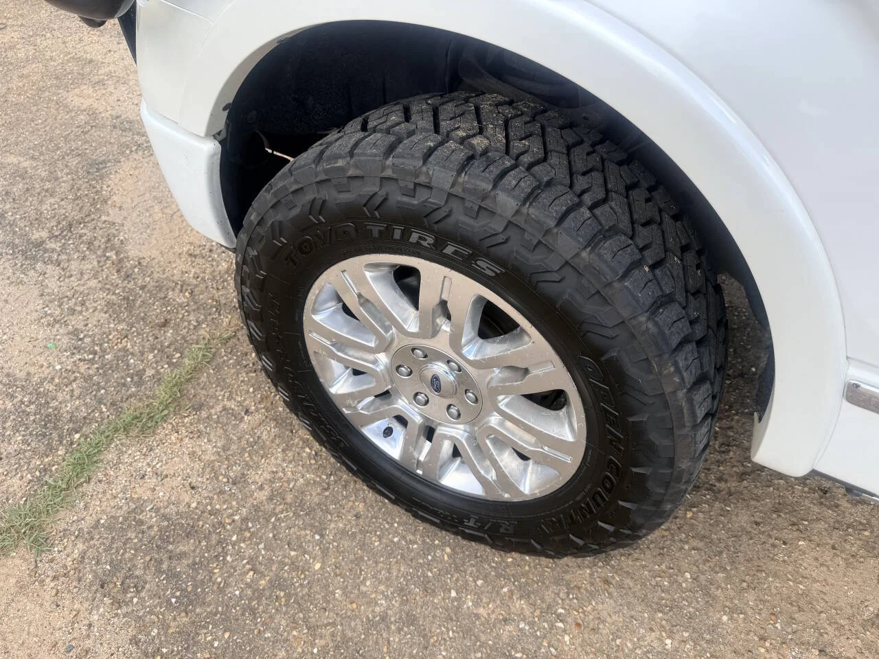 Used 2014 White Ford Platinum 4x4 4dr SuperCrew Styleside 5.5 ft. SB image 14