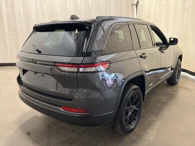 New 2026 Baltic Gray Metallic Clear-Coat Exterior Paint Jeep Laredo image 22