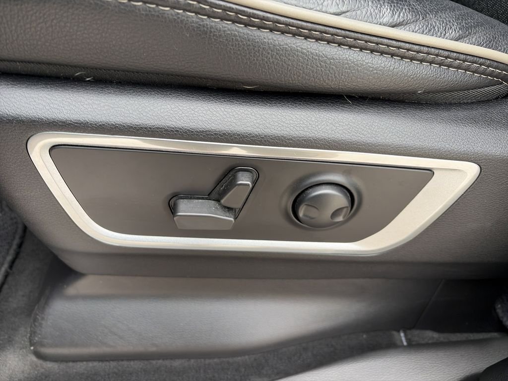 Used 2022 Silver Ram Laramie image 14