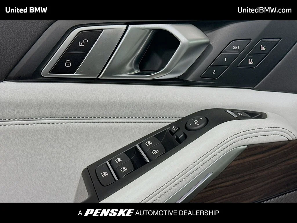 New 2026 Manhattan Green Metallic BMW xDrive40i image 3