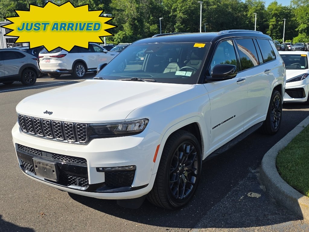 Used 2023 White/off-white Jeep Summit image 1