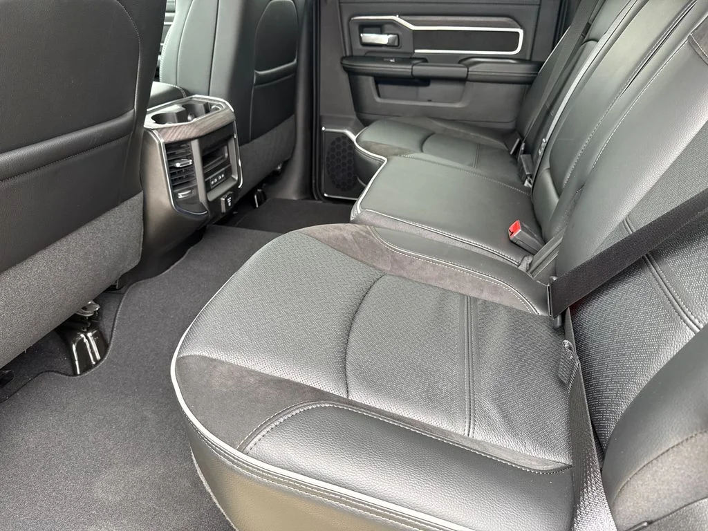New 2026 Diamond Black Crystal Pearl-Coat Exterior Paint RAM Laramie image 17