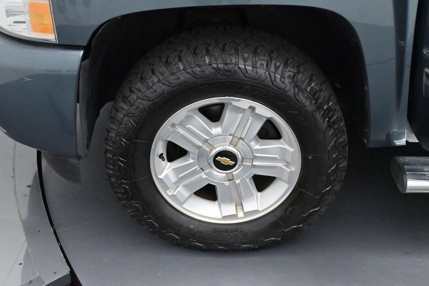 Used 2011 Blue Granite Metallic Chevrolet LT image 27