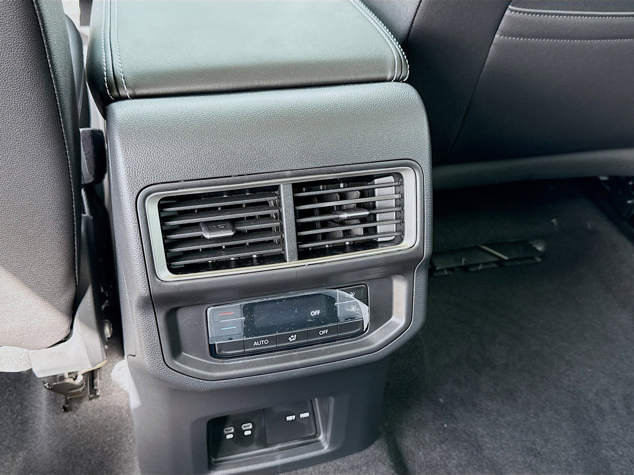 2026 Volkswagen Atlas SE w/Tech - Photo 19