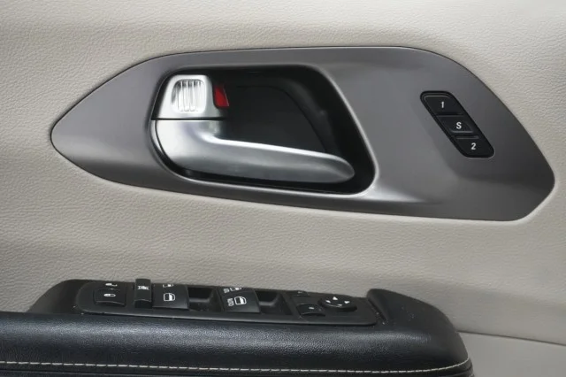 Used 2022 GREY Chrysler Touring L image 14