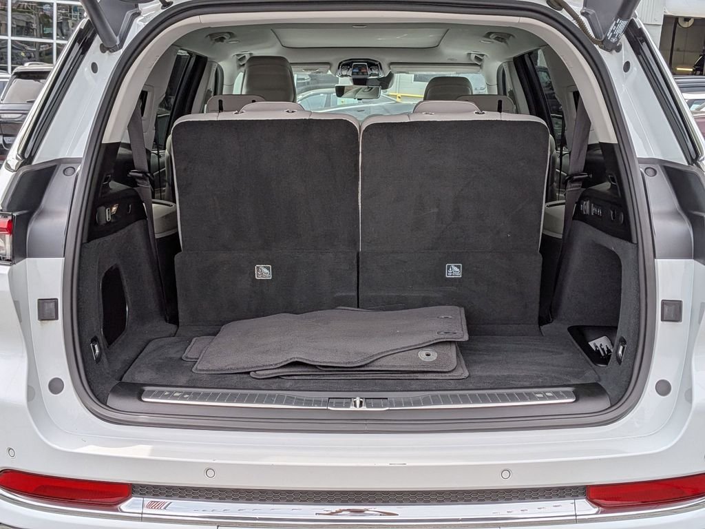 Used 2023 White Jeep Overland image 9