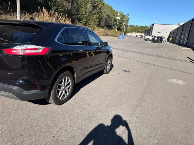 Used 2024 Black Ford SEL image 6
