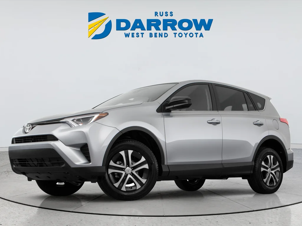 Used 2018 Silver Toyota LE image 5