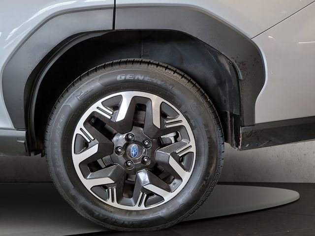 Used 2025 Ice Silver Metallic Subaru Premium image 33