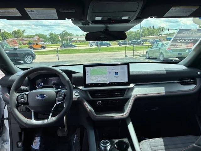 New 2026 Star White Metallic Tri-Coat Ford ST-Line image 22