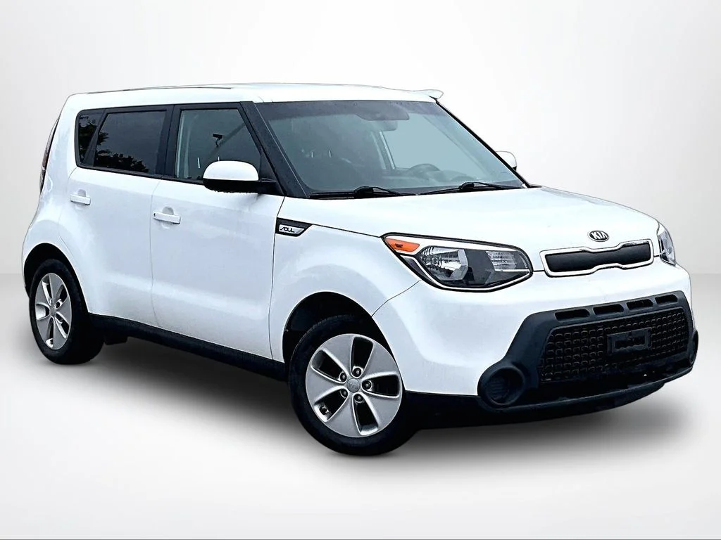 Used 2016 White Kia Base image 13