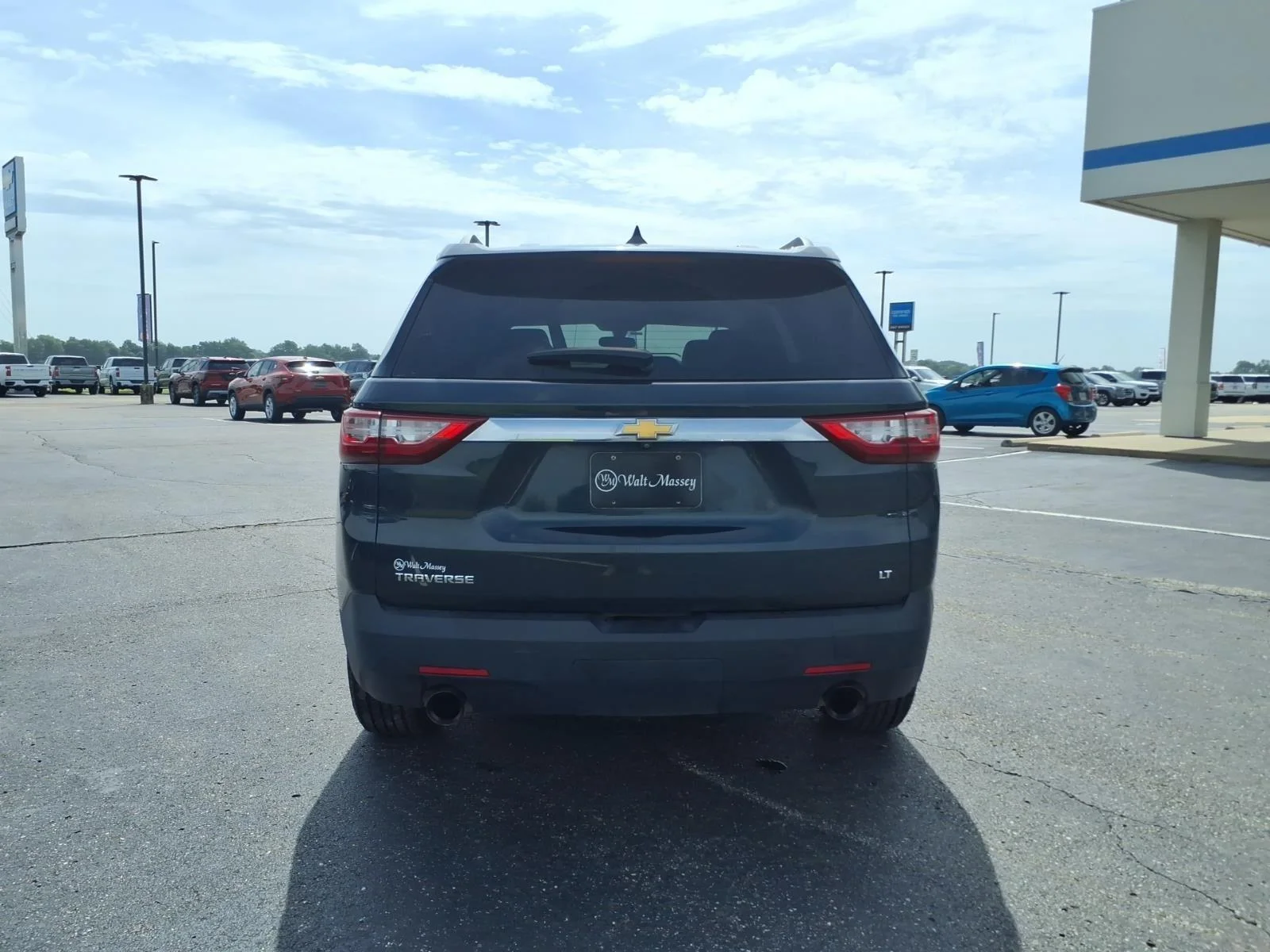 Used 2020 GRAPHITE METALLIC Chevrolet LT Cloth image 4