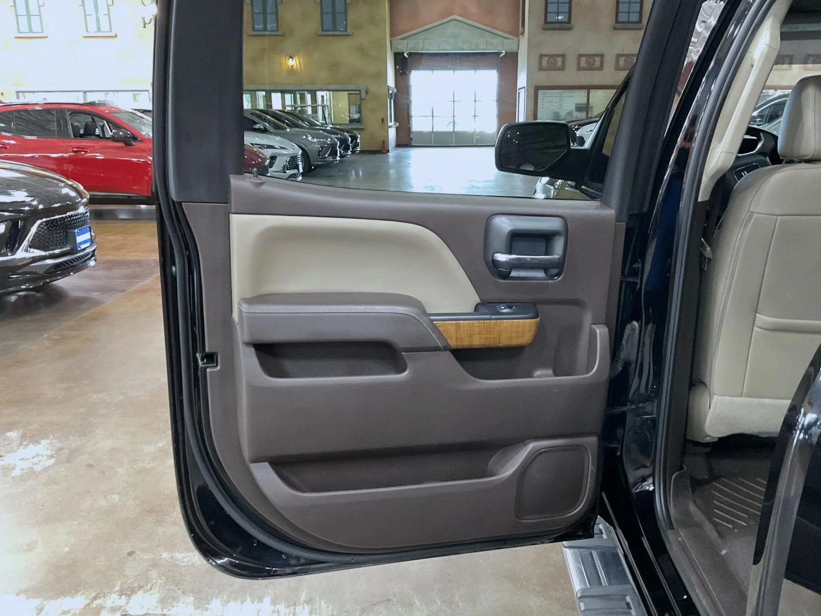 Used 2018 Black GMC SLT image 20