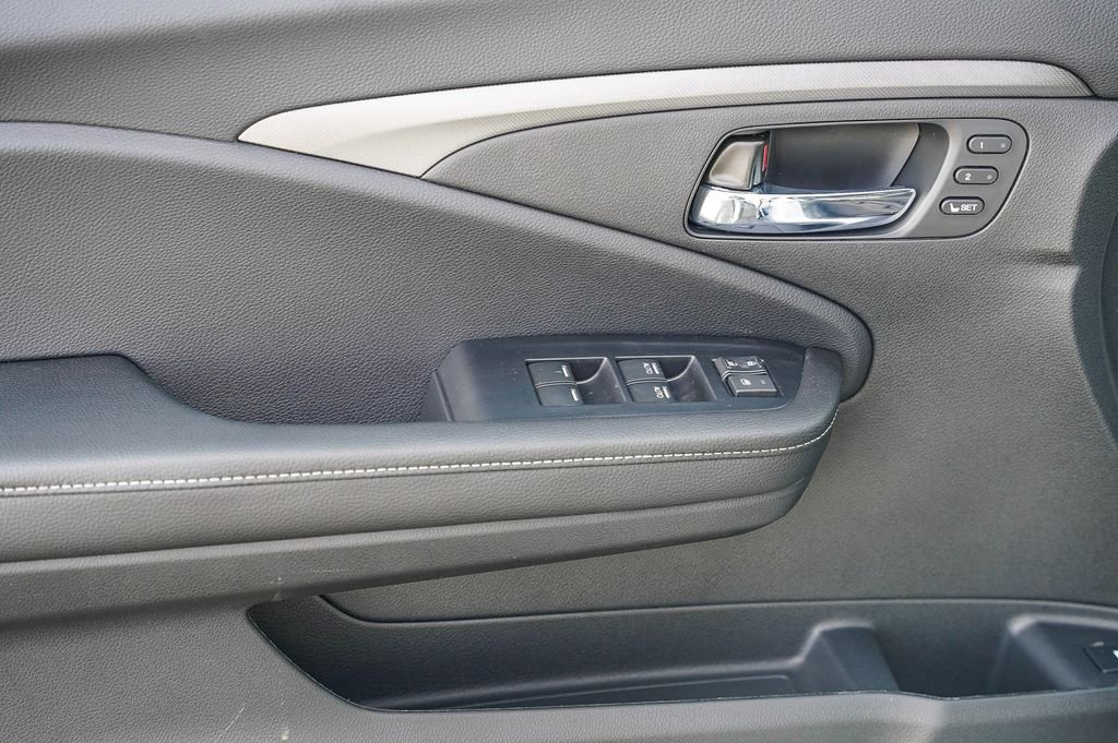 New 2026 Platinum White Pearl Honda RTL image 25