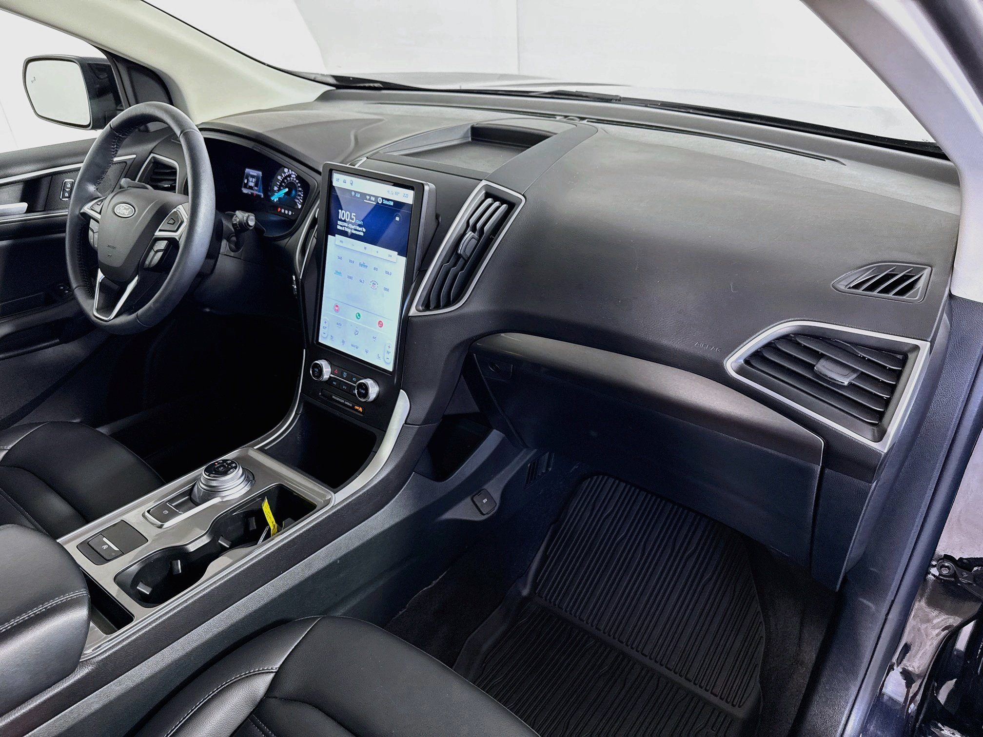 Used 2024 Agate Black Metallic Ford SEL image 28