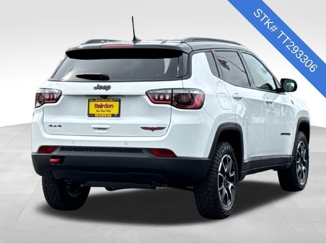 New 2026 Bright White Clear-Coat Exterior Paint Jeep Trailhawk image 5