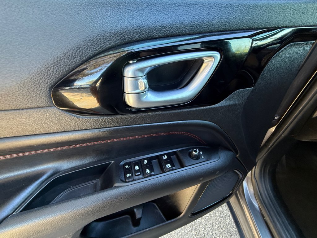 Used 2024  Jeep Trailhawk image 11