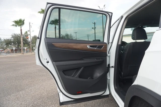 New 2026 Opal White Pearl Volkswagen 2.0T SE image 17