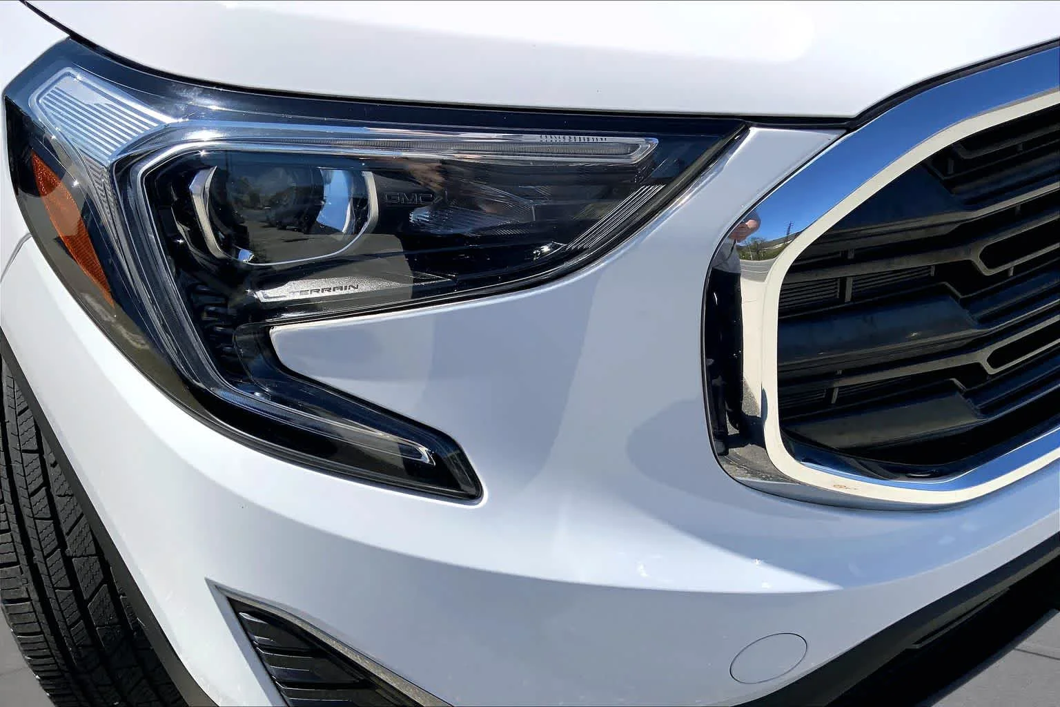 Used 2019 Summit White GMC SLE image 26