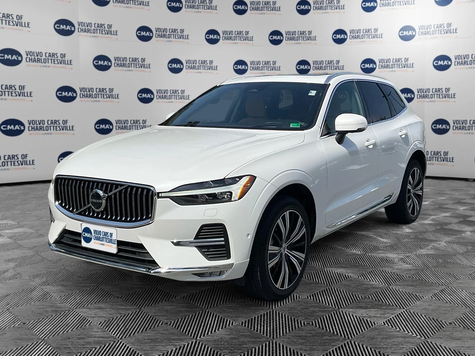2023 Volvo XC60 B5 Ultimate Bright Theme AWD's photo