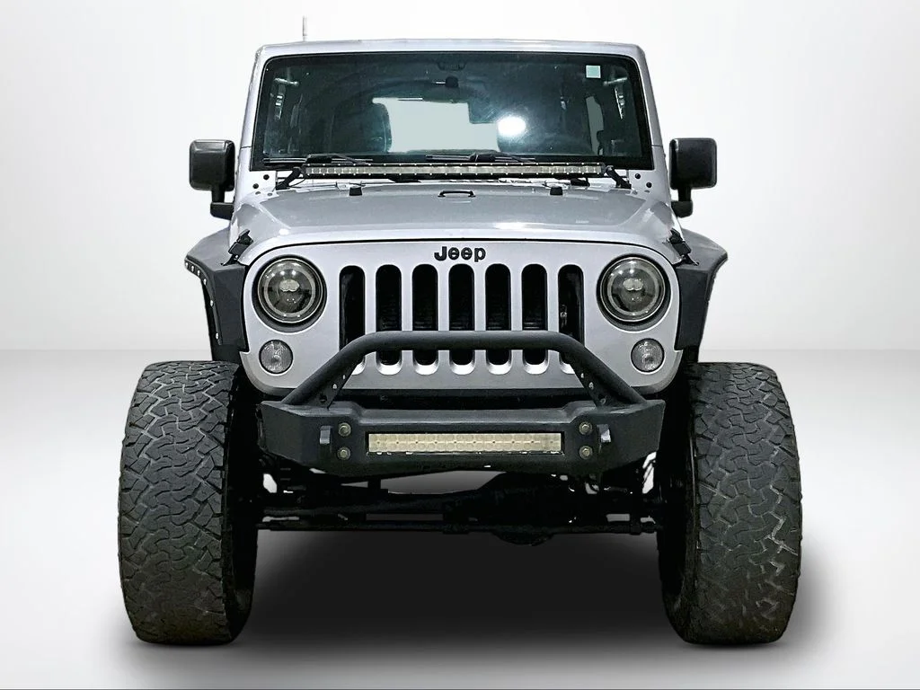 Used 2015 Silver Jeep Unlimited Sport image 3