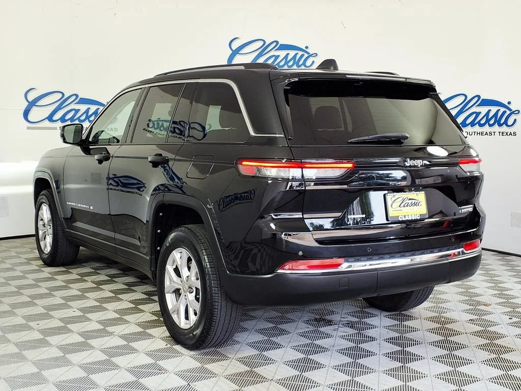 Used 2022 Diamond Black C Jeep Limited image 2