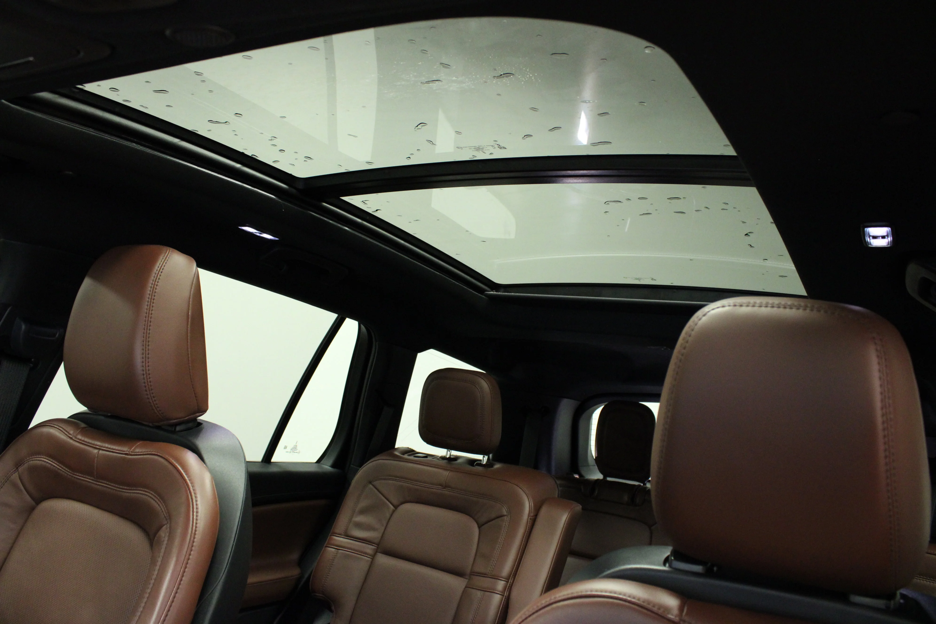 Used 2025 Red Carpet Tinted Clearcoat Lincoln Reserve image 10