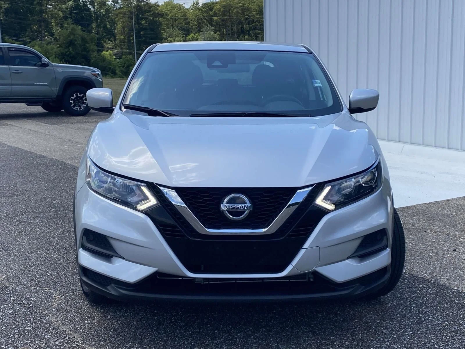 Used 2021 Silver Nissan S image 2