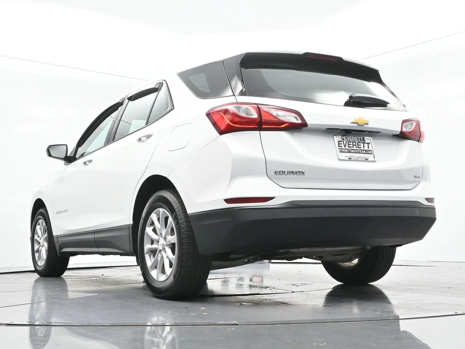 Used 2019 SUMMIT WHITE Chevrolet LS image 43