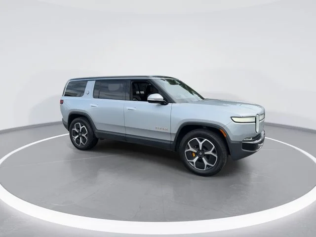 Used 2024  Rivian Adventure image 2