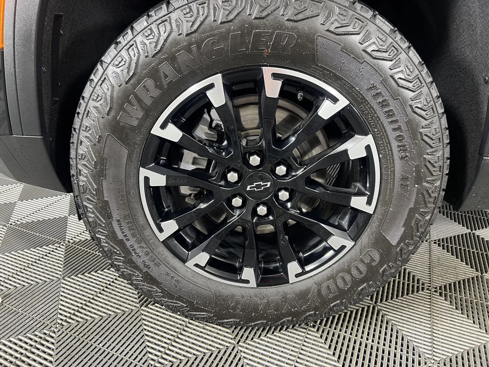 Used 2024 Mosaic Black Metallic Chevrolet Z71 image 21