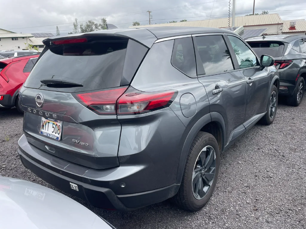 Used 2024 Gray Nissan SV image 5
