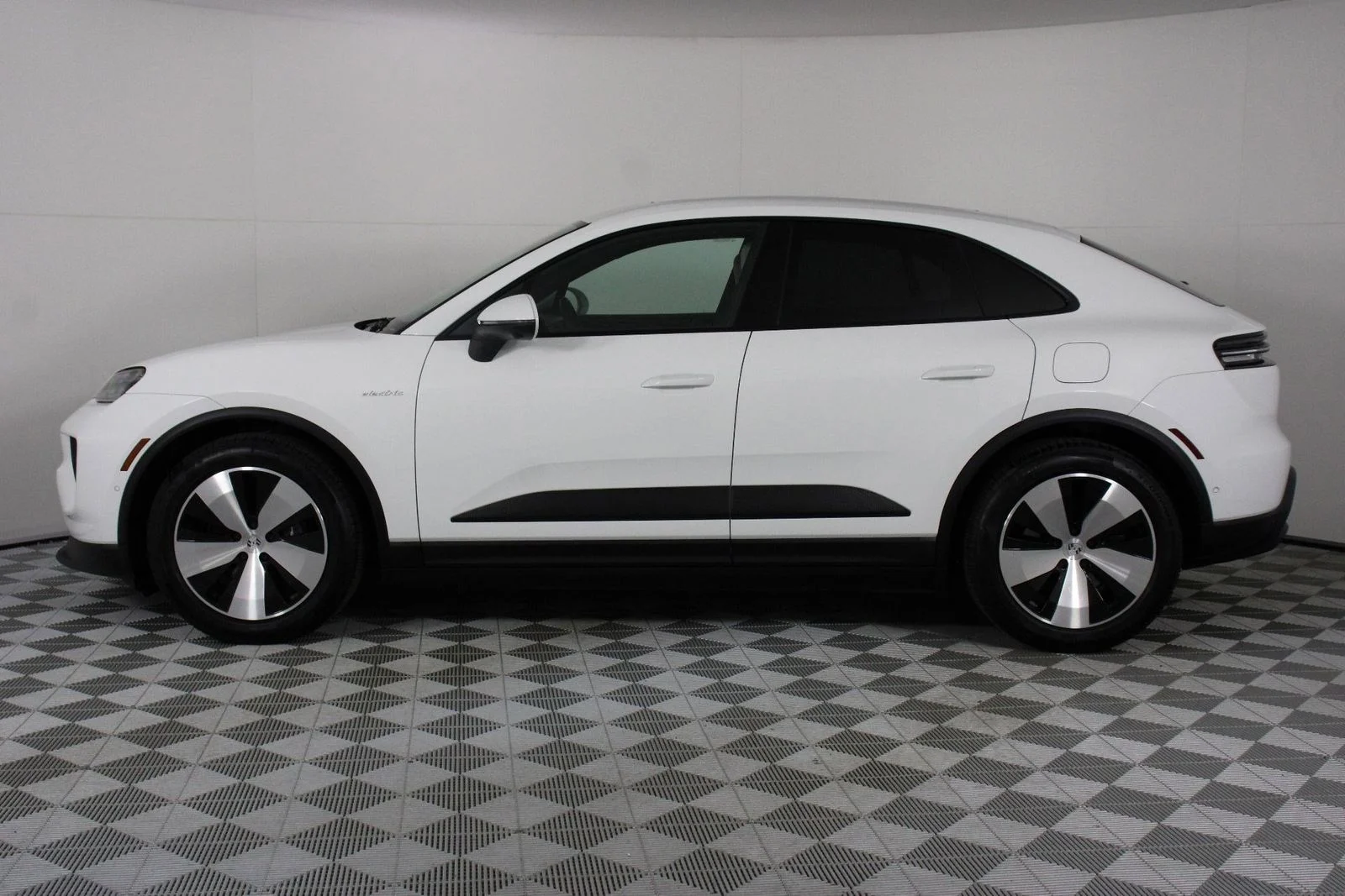 Certified 2024 Porsche Macan Base with VIN WP1AA2XA0RL002852 for sale in Pasadena, CA