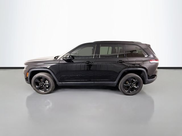Used 2023 Black Jeep Altitude X image 4