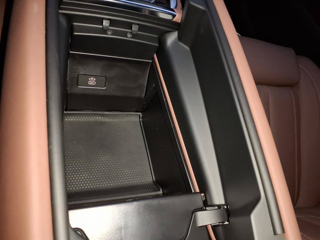 Used 2026 Black Sapphire Metallic BMW M60i image 12