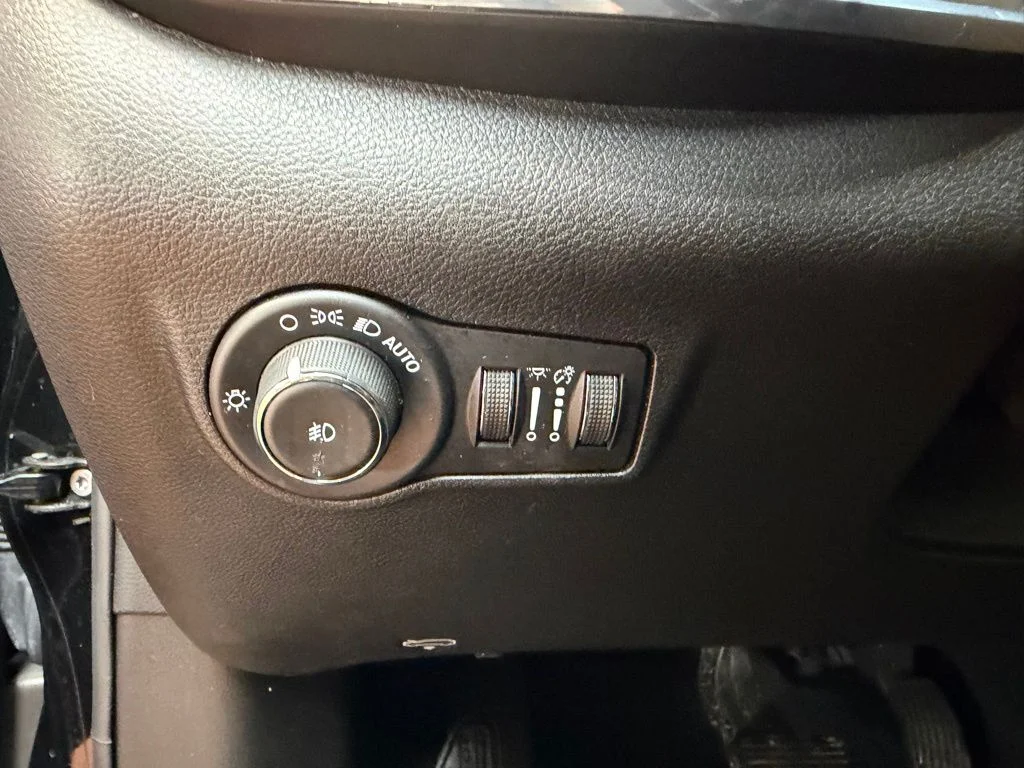 Used 2022 Black Jeep Limited image 18