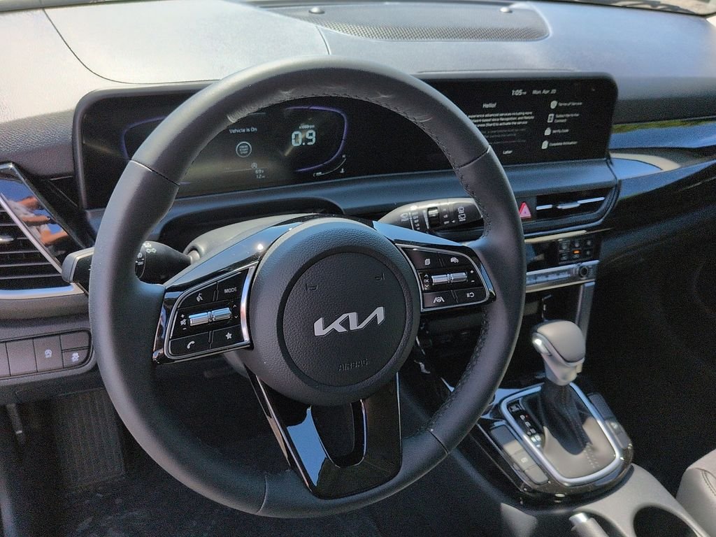 New 2026 Clear White / Black Roof Kia S image 9