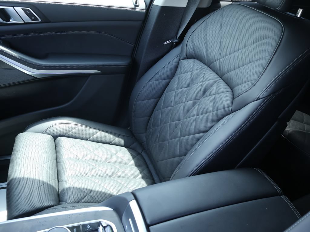 2025 BMW X7 40i - Photo 29
