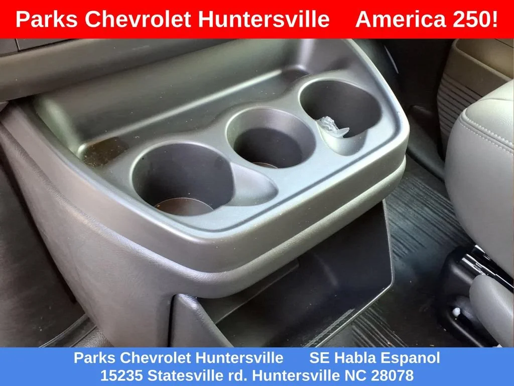 New 2026 Summit White Chevrolet WT image 10