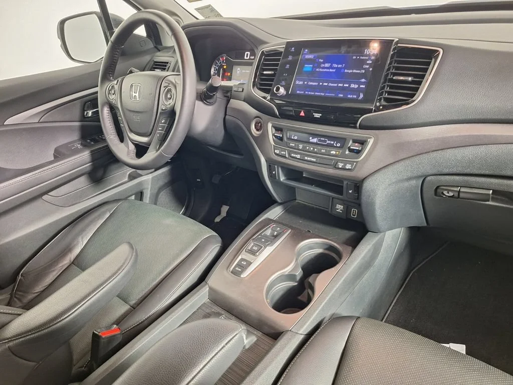 Certified Used 2023 Lunar Silver Metallic Honda AWD RTL image 59