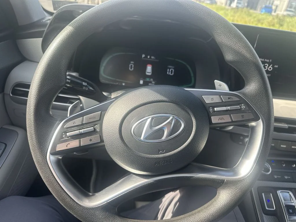 Used 2023 Gray Hyundai SE image 21