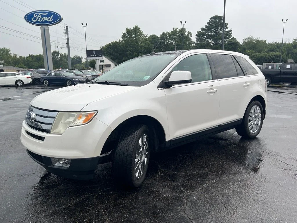 Used 2010 White Ford Limited image 6