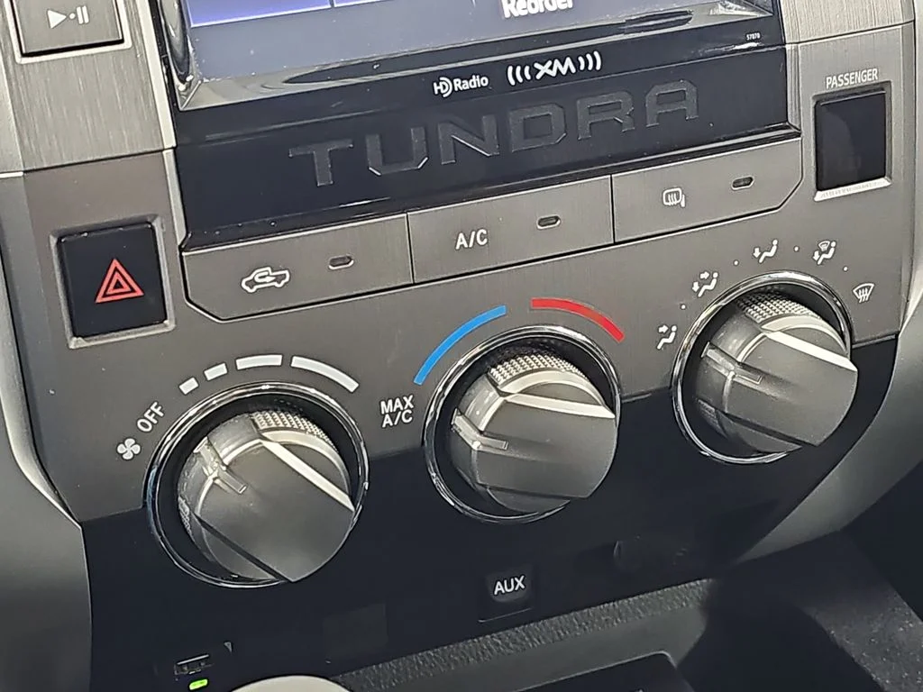 Used 2014 Silver Toyota SR5 image 26