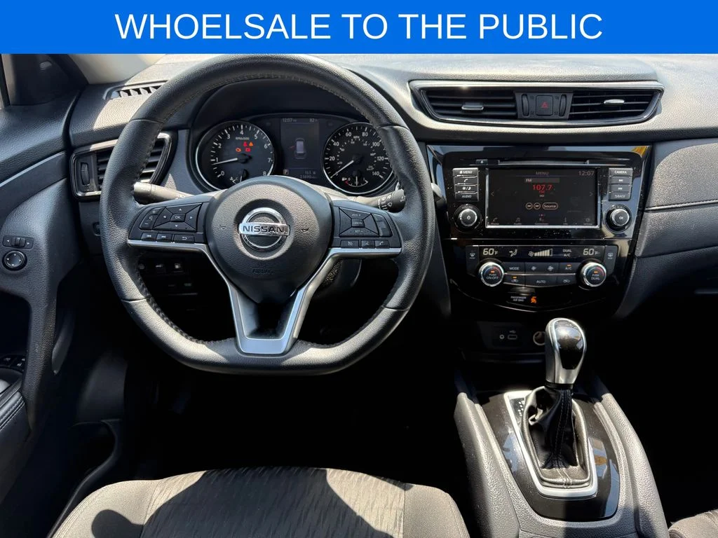 Used 2020 Blue Nissan SV image 8