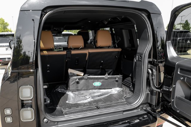 New 2026 Santorini Black Land Rover X-Dynamic SE image 55