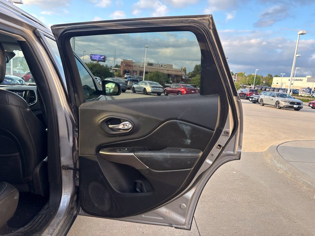 Used 2019 Billet Silver Metallic Clearcoat Jeep Limited image 30