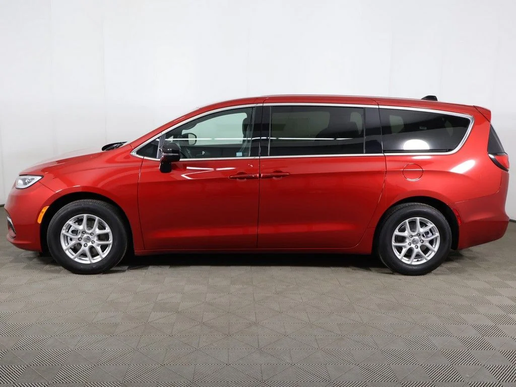 Used 2025 Red Chrysler Select image 18